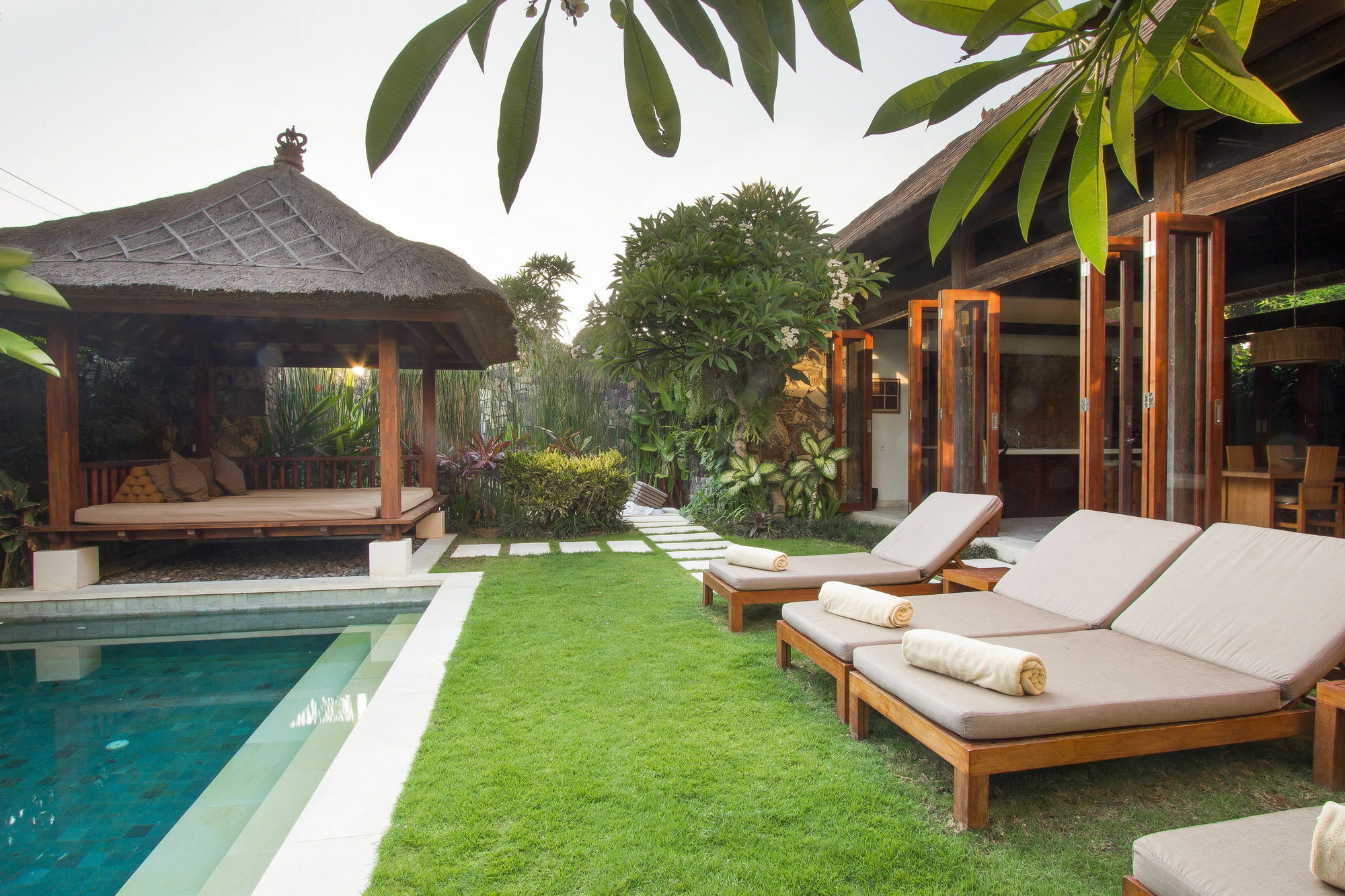 Villa Suar Seminyak  Luaran gambar